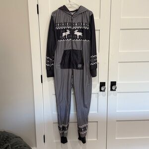Tipsy Elves Gray and White Adult Holiday/Winter/Christmas Onesie EUC (Worn Once)
